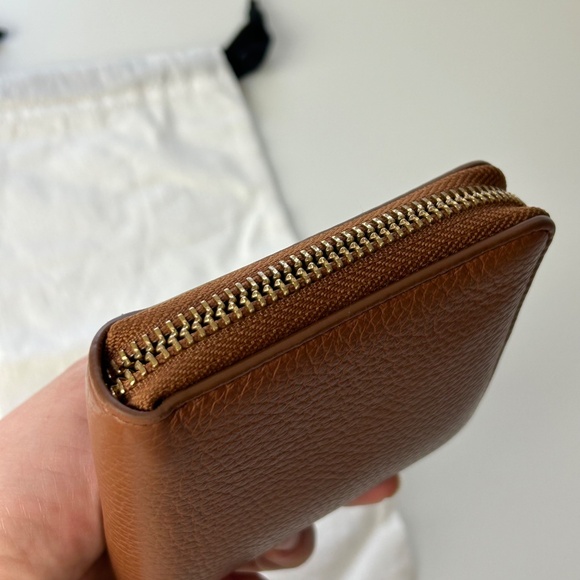 Cuyana small classic zip around wallet caramel/blush pebbled leather - Picture 14 of 14